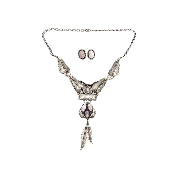 Native American Sterling Silver Pink Shell Feather Necklace...